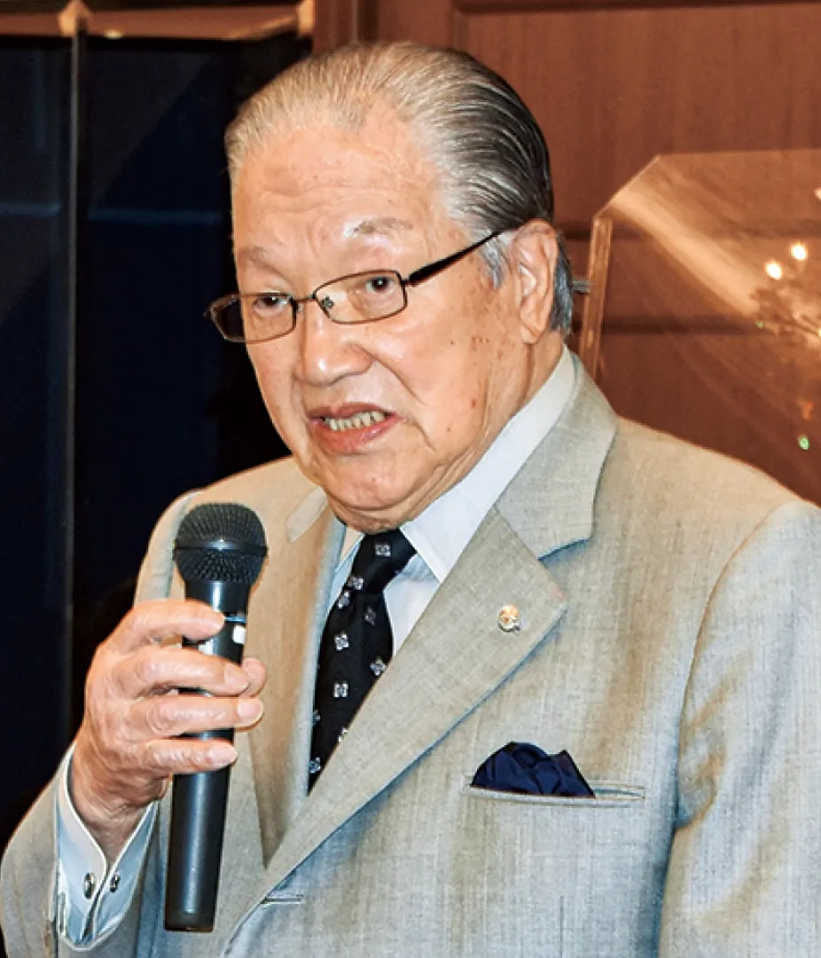 あいさつする藤木会長
