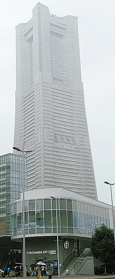 ◀296ｍのランドマークタワー