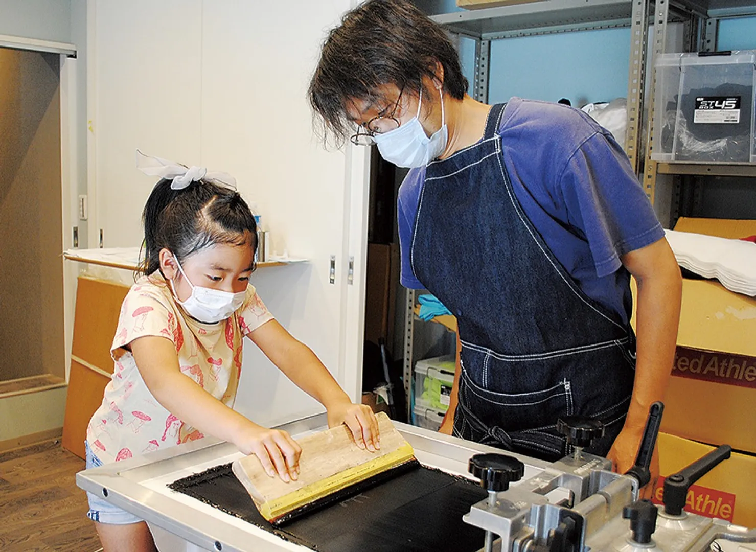 デザイナー体験に励む加藤さん