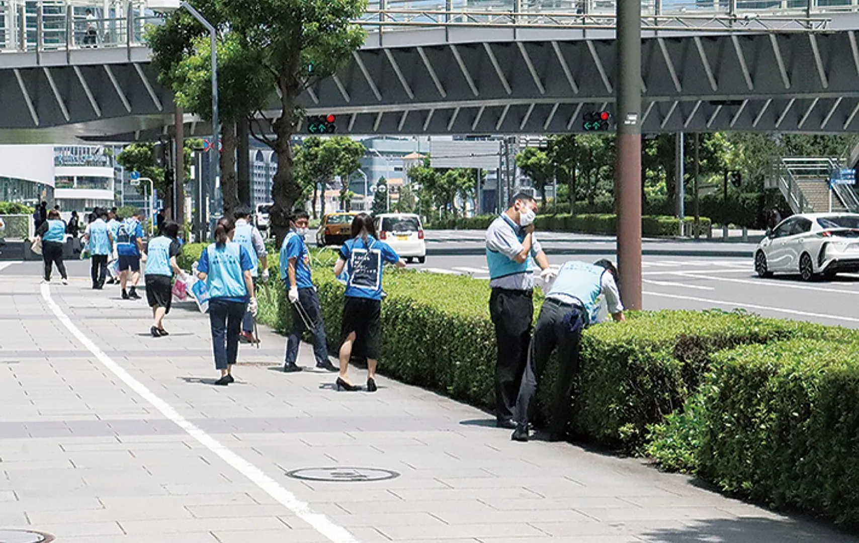みなとみらい21地区でもごみ拾い