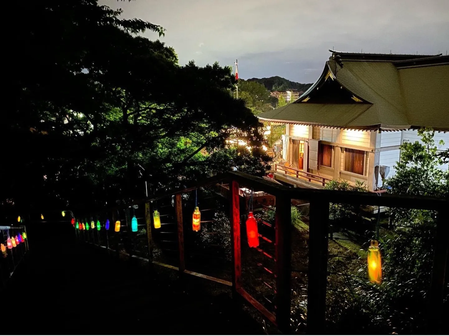 幻想的な雰囲気の同公園内の様子