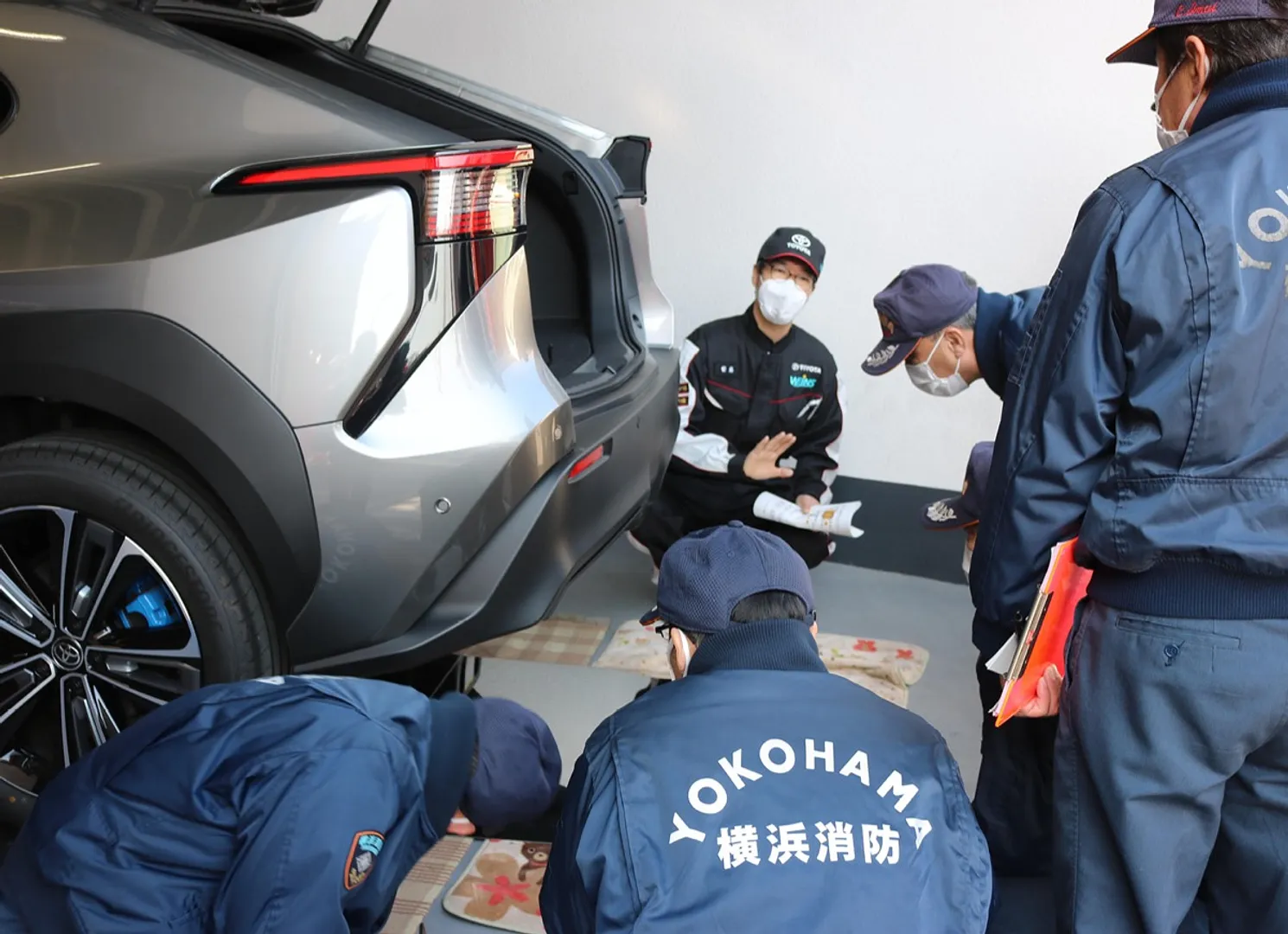ジャッキアップポイントや下回りを確認