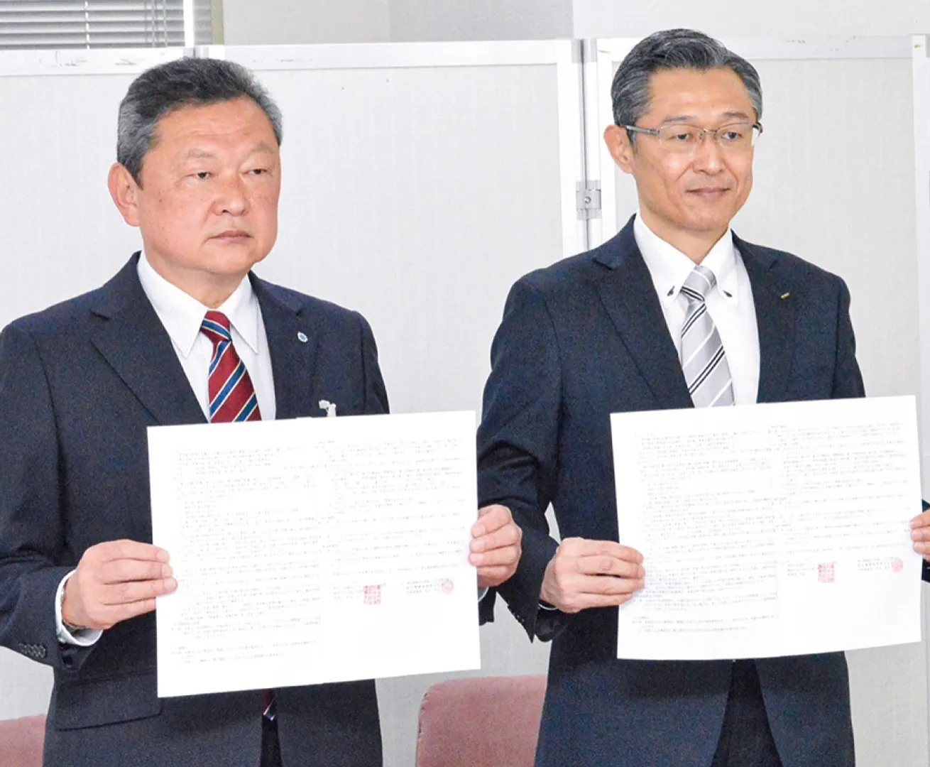 市民共済の増田常務理事（左）とＡＬＳＯＫの中村横浜支社長（同社提供）