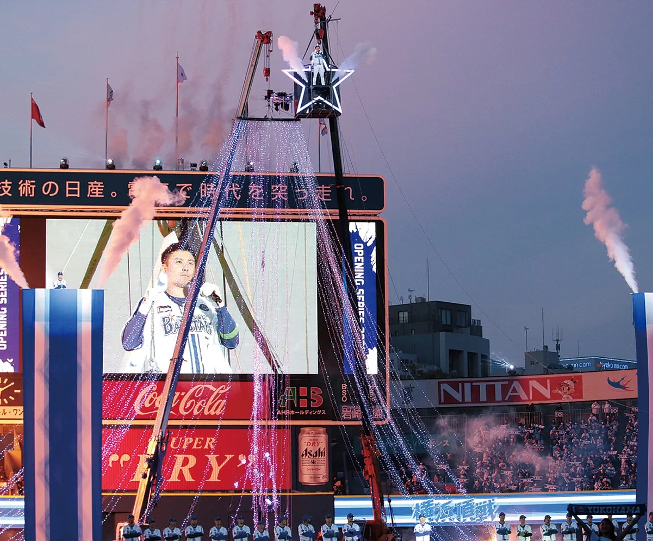 グラウンド上空の星マークに着地した佐野選手