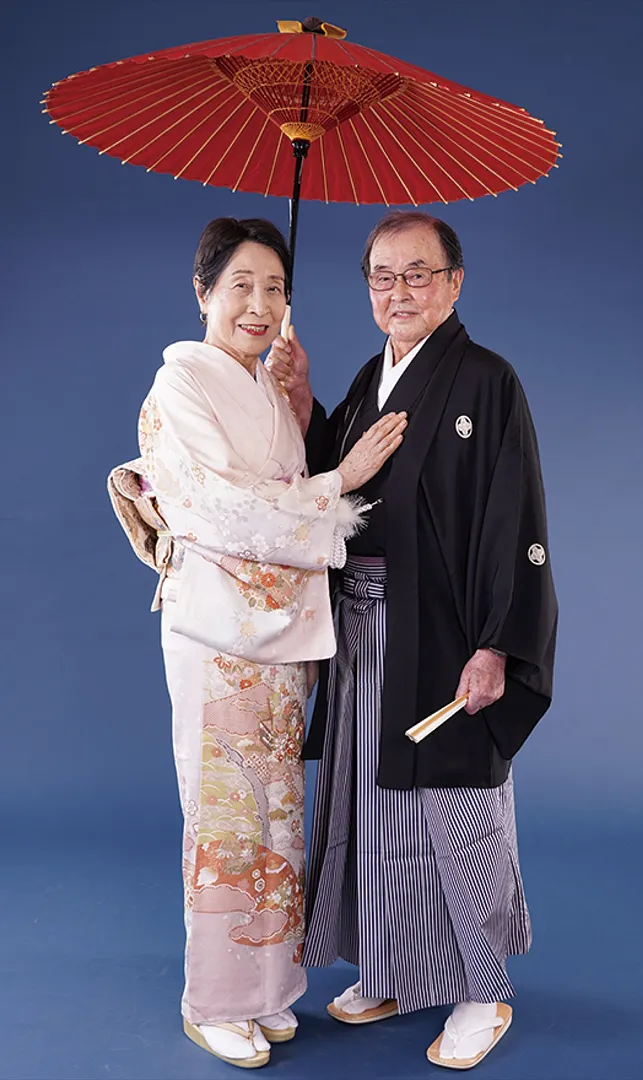 結婚70周年「プラチナ婚式」の記念で撮影した本間さん夫妻。（当日撮影した写真より＝同実行委員会提供）