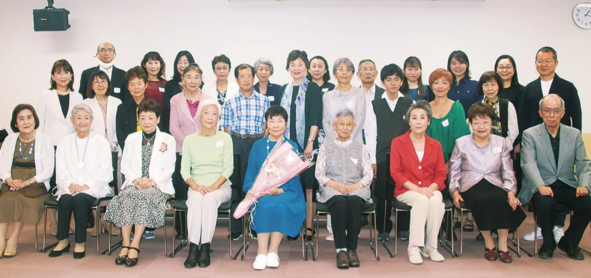 20周年を祝う会員たち