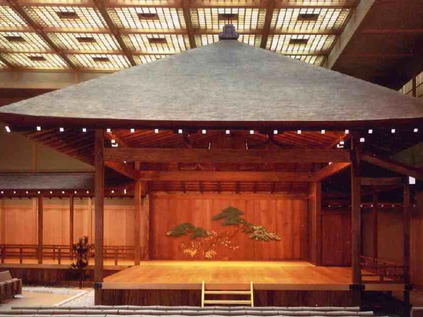 古典芸能に親しもう。横浜能楽堂本舞台