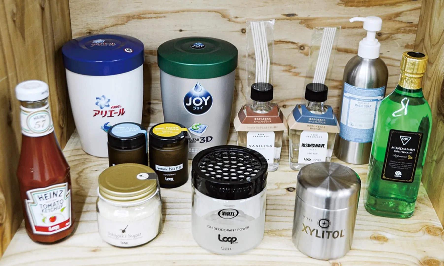 リユース容器で販売するループの商品一例。現在30社以上が参加し、デザイン性の高さも魅力の一つ
