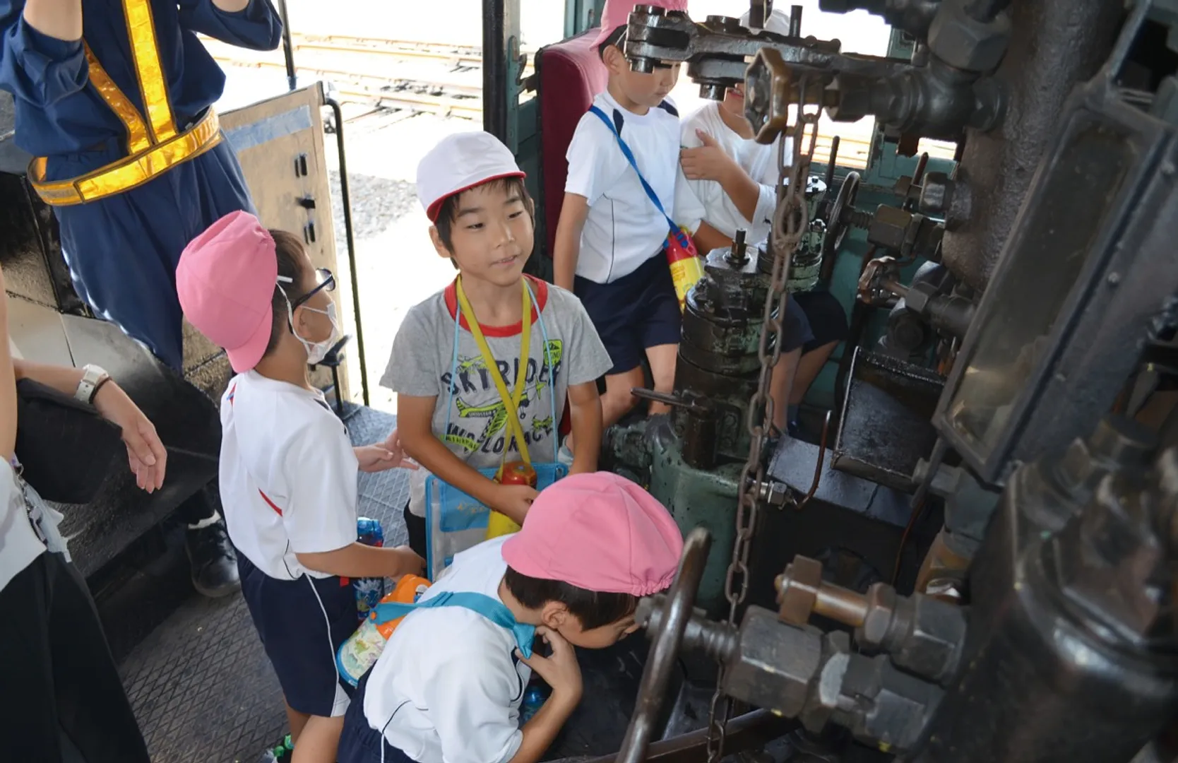 機関室内を見学