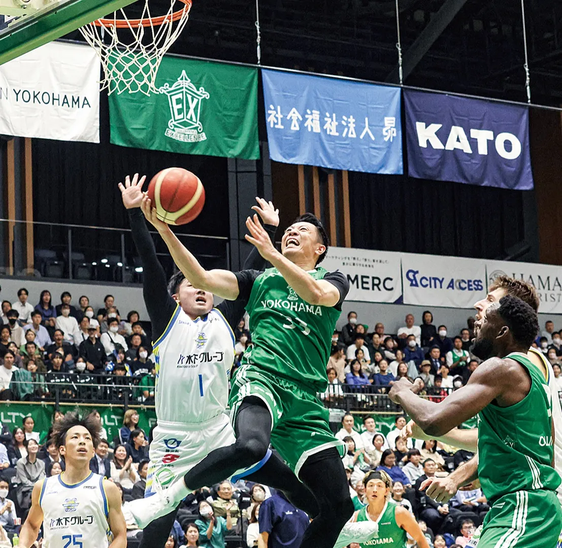 16日のマンオブザマッチに輝いた俊野選手（中央）