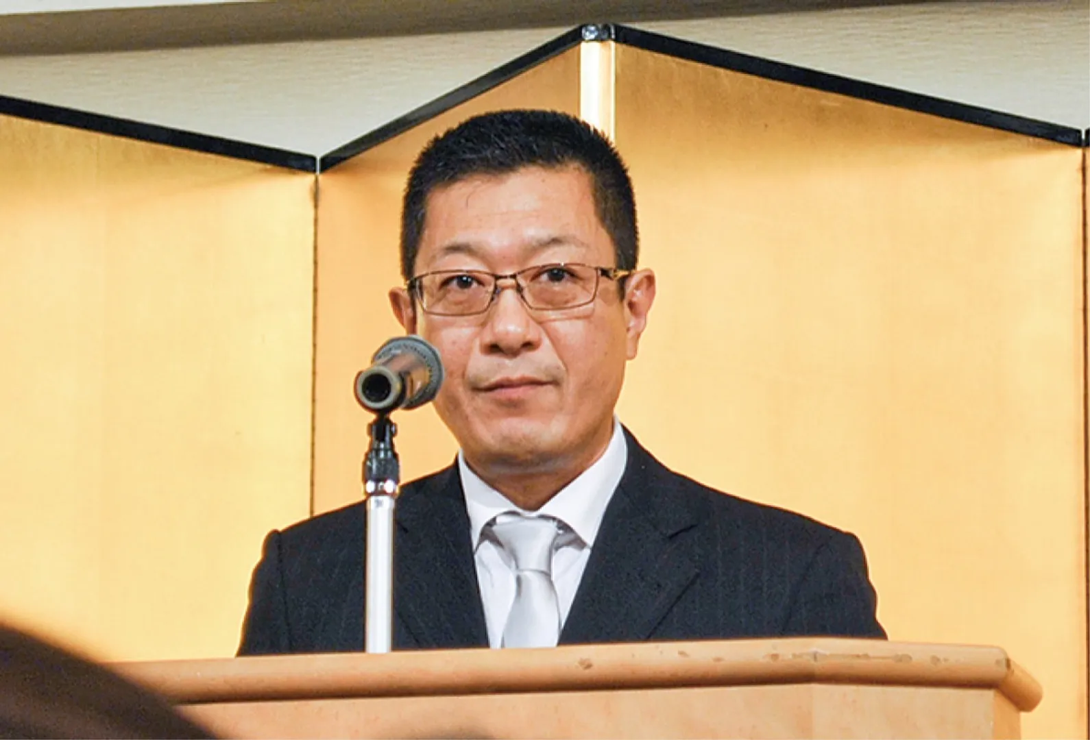 登壇した德永三朗社長
