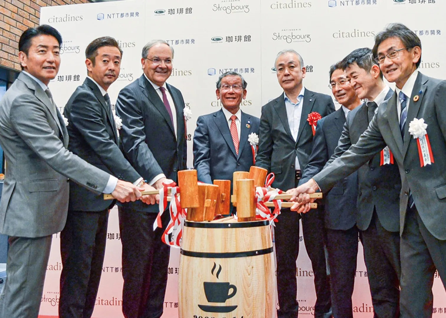 式典に出席した関係者たち
