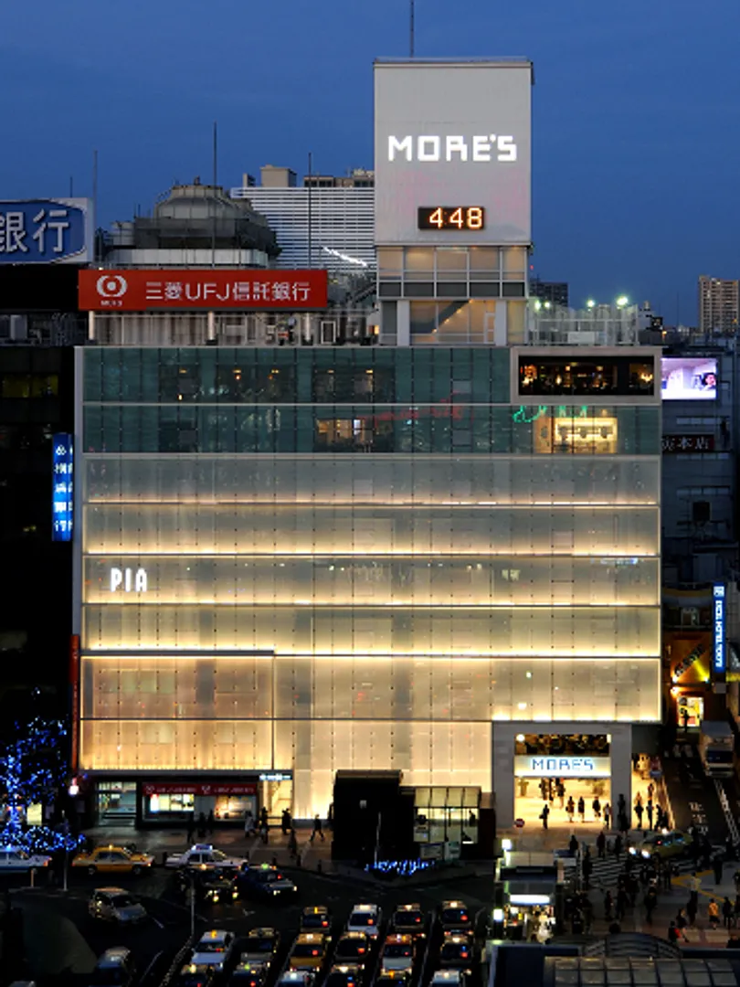 横浜モアーズ