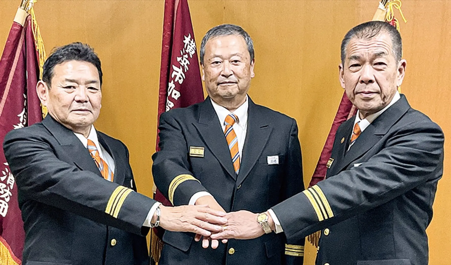 左から永田二朗団長、高橋伸昌団長、添田勝夫団長