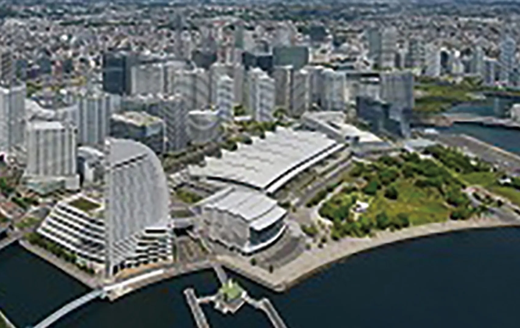 上空から見たパシフィコ横浜