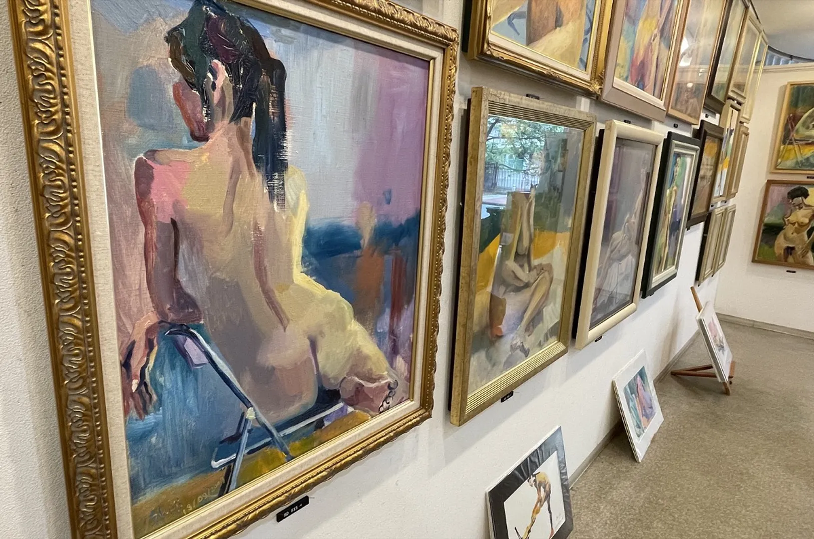 展示だけではなく、作品の販売も行っている