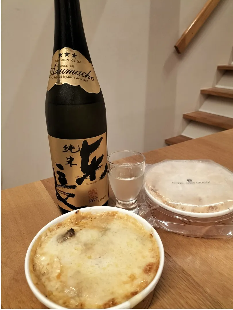 日本酒やワインのお供に（写真の日本酒は「東長」）