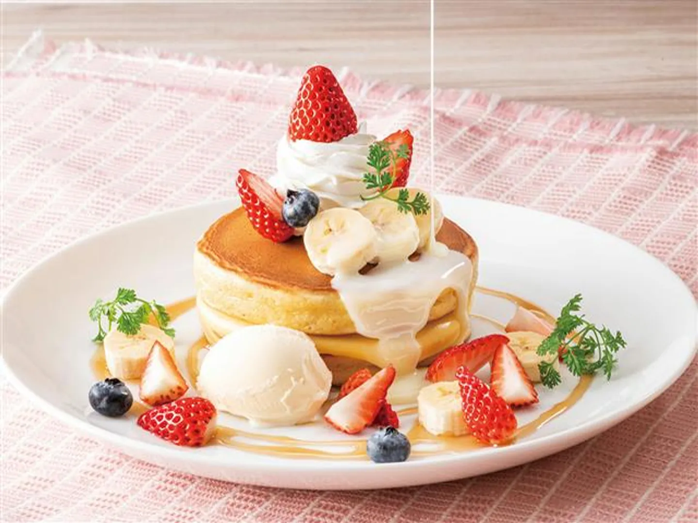 苺＆バナナのホットケーキ〜ミルキーソース添え〜