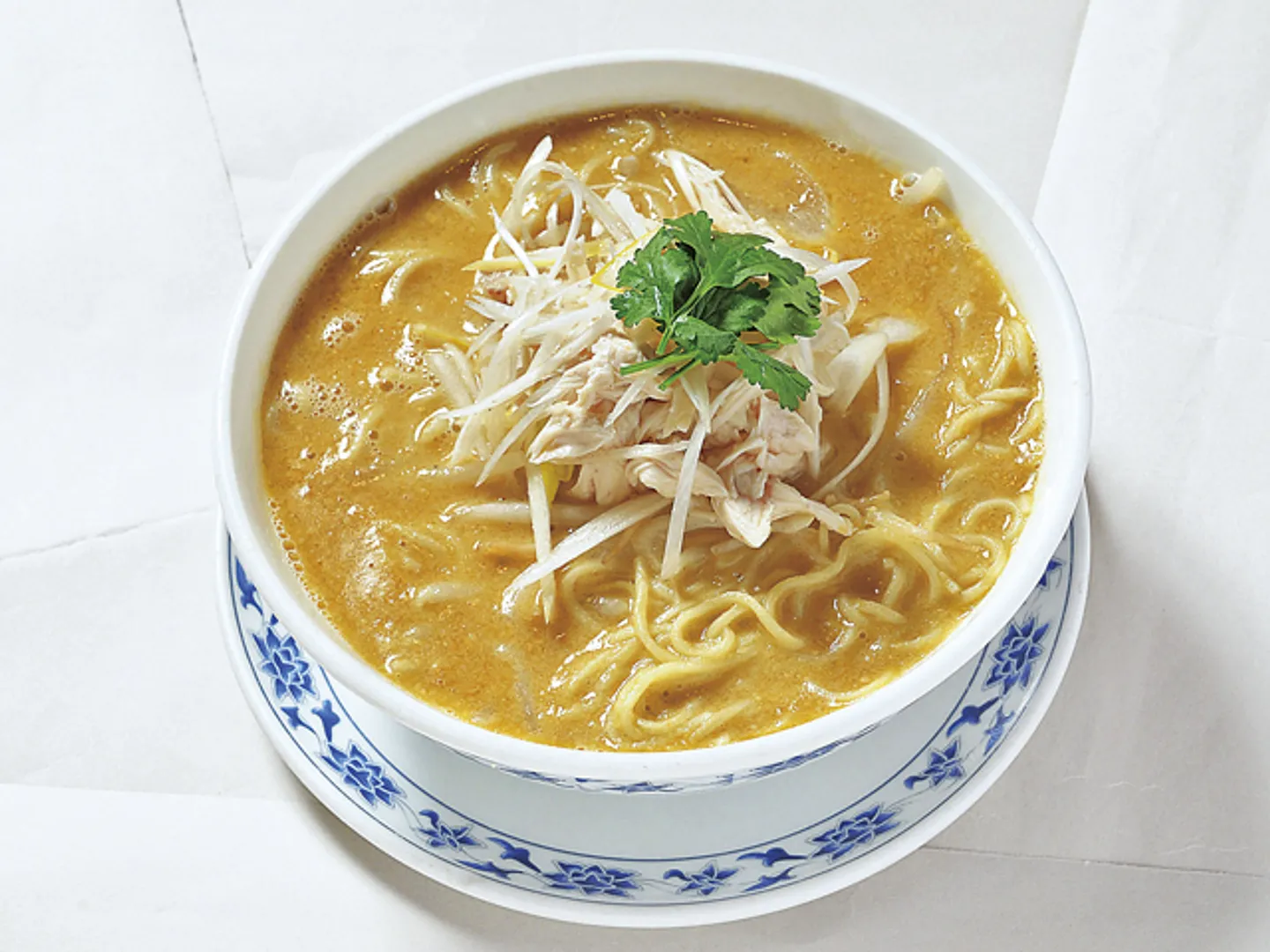 上質の胡麻油と炒り胡麻のダブル使用で実現した、香り豊かな味わいの白担担麺 1800円