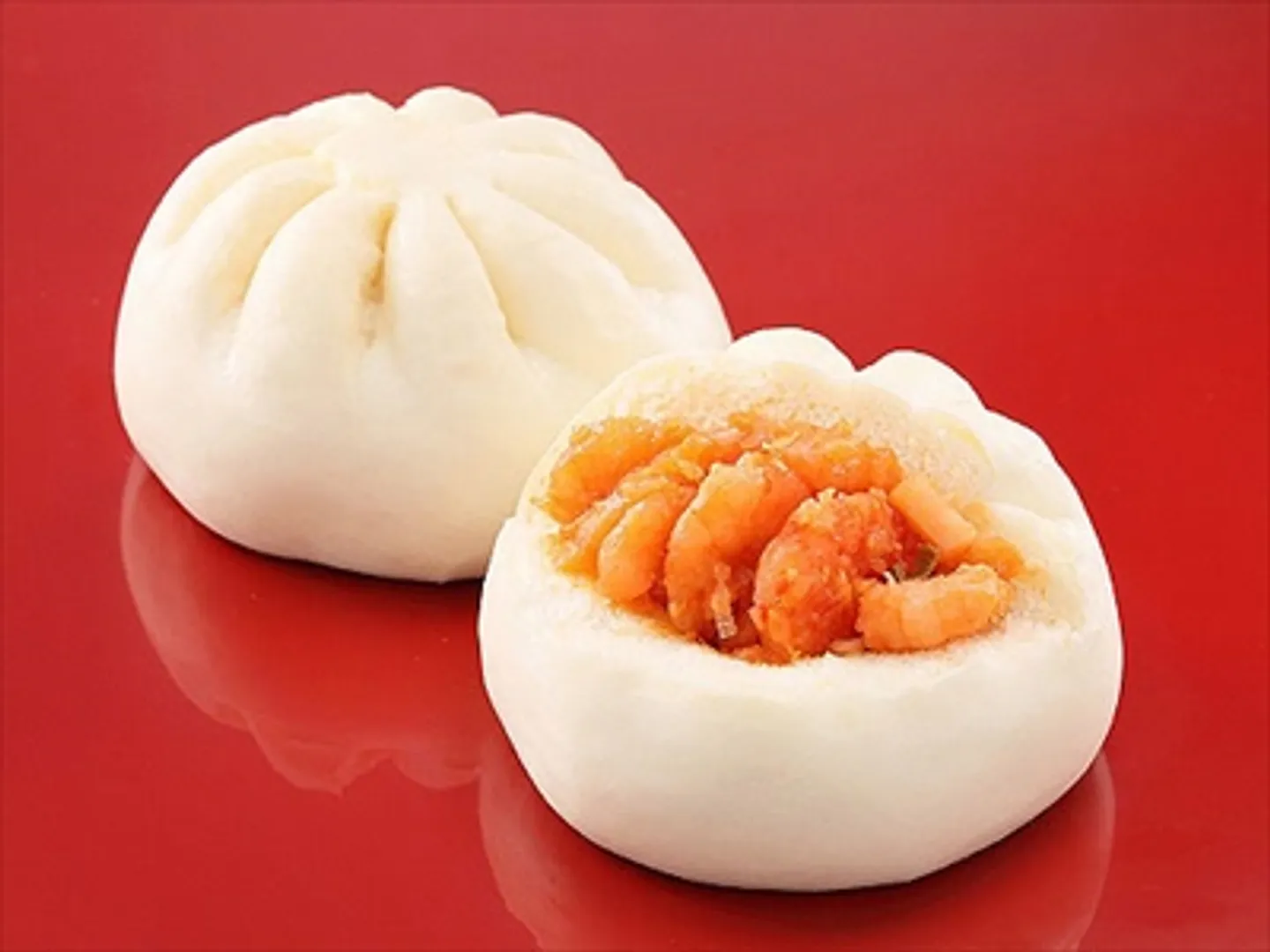 海老のプリプリとした食感とクワイのシャキシャキした食感も楽しめる「エビチリまん」