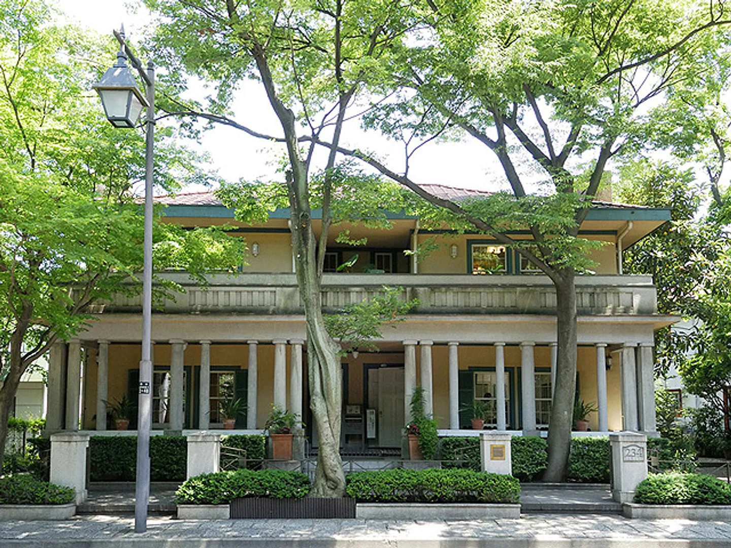 山手234番館外観